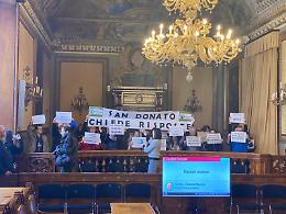 Blitz in Comune dei residenti di San Donato 