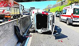 Incidente in tangenziale: mattinata da bollino nero per il traffico