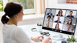 Perché ci si sente esausti dopo una videocall? La spiegazione scientifica