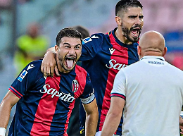 Riccardo Orsolini premiato dall'AIC come miglior calciatore di marzo