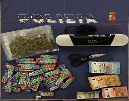 Arrestato 29enne reggiano con 7 kg di hashish, 400 g di marijuana e 18.000 euro in contanti