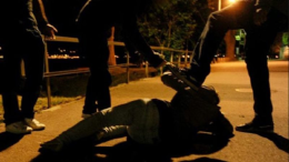 Bologna, 30enne aggredito e rapinato da una baby gang