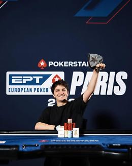 Il campione di poker, Enrico Camosci, accusato di evasione fiscale per oltre 1,5 milioni di euro