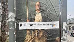 "Pensa a scopare": Andrea Villa trasforma gli insulti sessisti in manifesti per l'8 Marzo