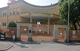 Raid dei ladri nelle scuole, rubati computer e tablet