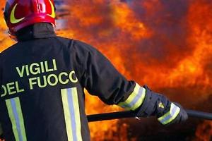Incendio notturno a Paganine: due donne intossicate