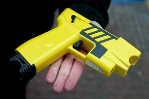 La Lega: "Bene l'assunzione dei vigili, ora la giunta gli dia i Taser"