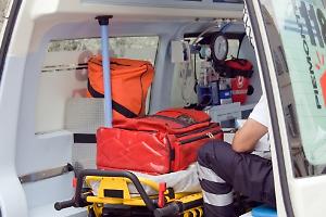 Scontro tra due auto sulla Porrettana: traffico deviato e conducenti portati al pronto soccorso