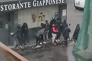 Senza invito a una festa, malmenano, l'organizzatore