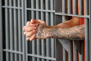 "Lo hanno torturato in carcere, vogliamo giustizia": attesa la sentenza per dieci agenti