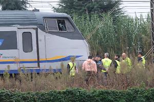 Tragedia sui binari: ritrovato il corpo di una donna, traffico ferroviario in tilt per ore