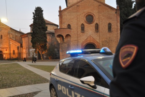 Bologna: otto minorenni fermati per rapine e aggressioni