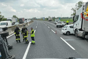 Furgone portavalori in fiamme sull'A14: traffico bloccato nel riminese