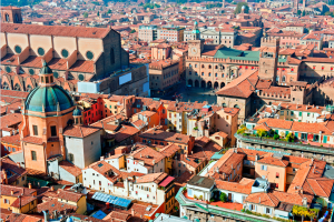 Affitti brevi a Bologna: scoperte 250 strutture irregolari in maxi operazione di controllo