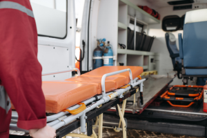 Grave incidente sulla Tosco-Romagnola: furgone si schianta contro un rimorchio