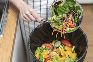 Ogni anno 8,2 milioni di tonnellate di cibo vengono sprecate e il costo è di 372 euro a persona
