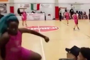 "Sei una scimmia": madre allontanata dalle partite di basket della Nuova Virtus Cesena