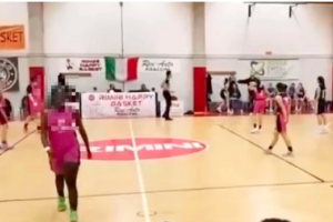 Nessuna squalifica per la 17enne espulsa dopo la reazione agli insulti razzisti