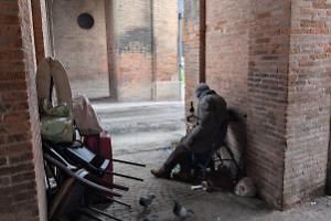 Porta Saragozza: non è un'installazione, ma miseria vera