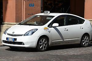 Simula violenza sessuale per non pagare il taxi: denunciata una 37enne (recidiva)