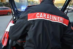 Novellara: un uomo di 70 anni evade dai domiciliari e incendia un’auto