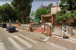 Furgone in fiamme davanti alla scuola Domenico Savio