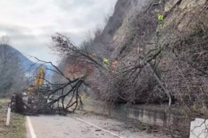 Frana a Vergato: la Porrettana riapre con senso unico alternato mercoledì sera