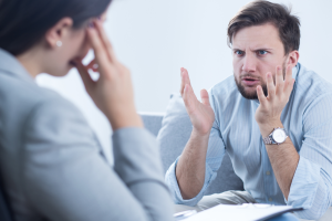 Chi si lamenta di più? La classifica dei nomi e delle regioni italiane più brontolone secondo Preply