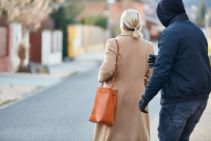 Aggredita e rapinata a Borgo Panigale la vedova del sindacalista Bruno Papignani