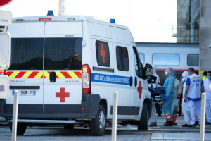 Tragedia a Parigi: studentessa americana getta il suo neonato dalla finestra