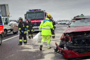Incidente sull'A14: quattro feriti in ospedale, tratto autostradale chiuso al traffico