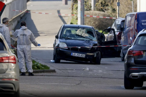 Panico in Germania: auto si lancia sulla folla