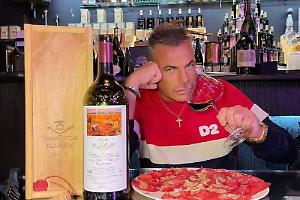 Davide Lacerenza colpito da un malore: il destino del re della movida è incerto