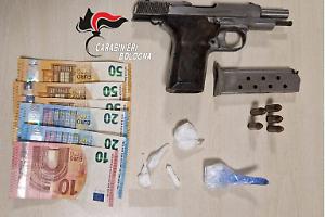 Trovato in casa con una pistola illegale completa di caricatore e cinque proiettili: arrestato 54enne albanese a Bologna