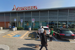 Furto all'Autogrill sull'A13: arrestati due ladri in fuga