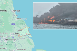 Fiamme, feriti e cherosene in mare: lo scontro tra una petroliera e una nave cargo