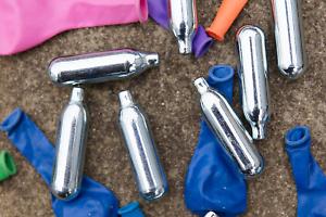 Allarme a scuola per la "droga della risata": denunciato un minorenne