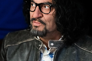 Max Giusti e le sue "Bollicine": uno spettacolo tra risate e riflessioni al Teatro Celebrazioni di Bologna