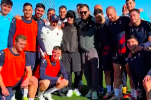 Cremonini e Valentino Rossi in visita a Casteldebole per caricare il Bologna verso il rush finale