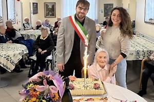 A Castel San Pietro festa per i 101 anni di Maria Rina Brichetti tra fiori, affetto e... danza
