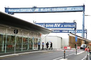 Intervento delle forze dell'ordine blocca la stazione di Bologna AV: traffico ferroviario in tilt per 25 minuti