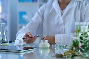 Dalla ricerca alla scelta del consumatore: l'impatto dell'IA nella cosmetica moderna