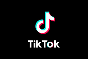 Il futuro di TikTok in bilico: offerte da miliardi e pressioni geopolitiche a confronto per salvare l'app negli USA
