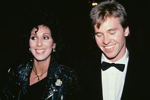 I legami sentimentali e le amicizie che hanno definito Val Kilmer dentro e fuori dal set cinematografico