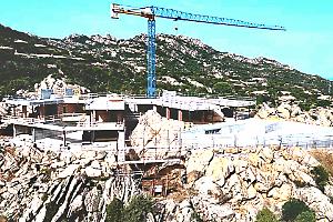 Gianluca Vacchi a processo per la villa da sogno in Costa Smeralda