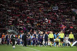 Bologna-Napoli: scontri tra tifosi e polizia, un agente della Digos ferito alla testa