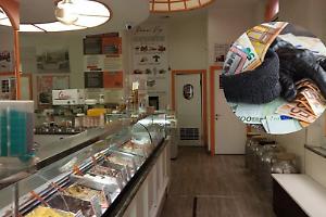 Furto notturno alla Gelateria Gianni: due ignoti hanno forzato la serratura e hanno rubato il fondo cassa