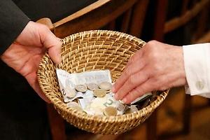 Un nuovo decreto per riportare ordine e gratuità nelle Messe