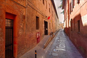 Aggressione al centro 'Insieme per il lavoro': un'operatrice finisce in ospedale dopo aver riportato un morso