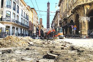 Altro che festa, operai attaccati al Tram